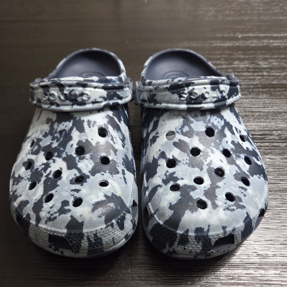 CROCS Women's Navy and White Camo Classic Clog